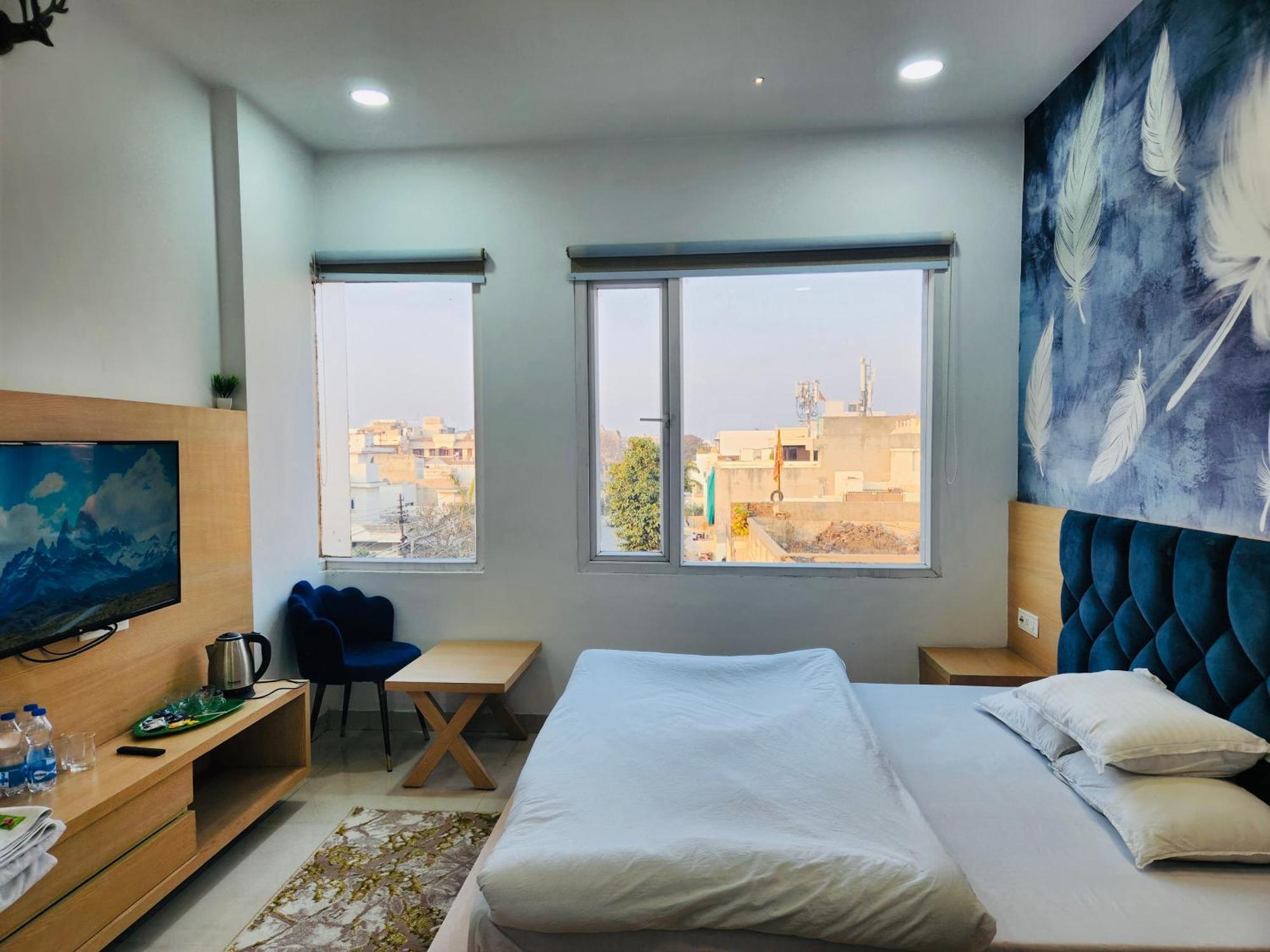 Holidayvilla & Amritsar- Green Avenue